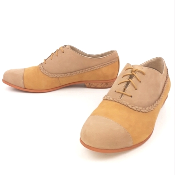 Wolverine Tan and Cream Flats - Picture 5 of 14